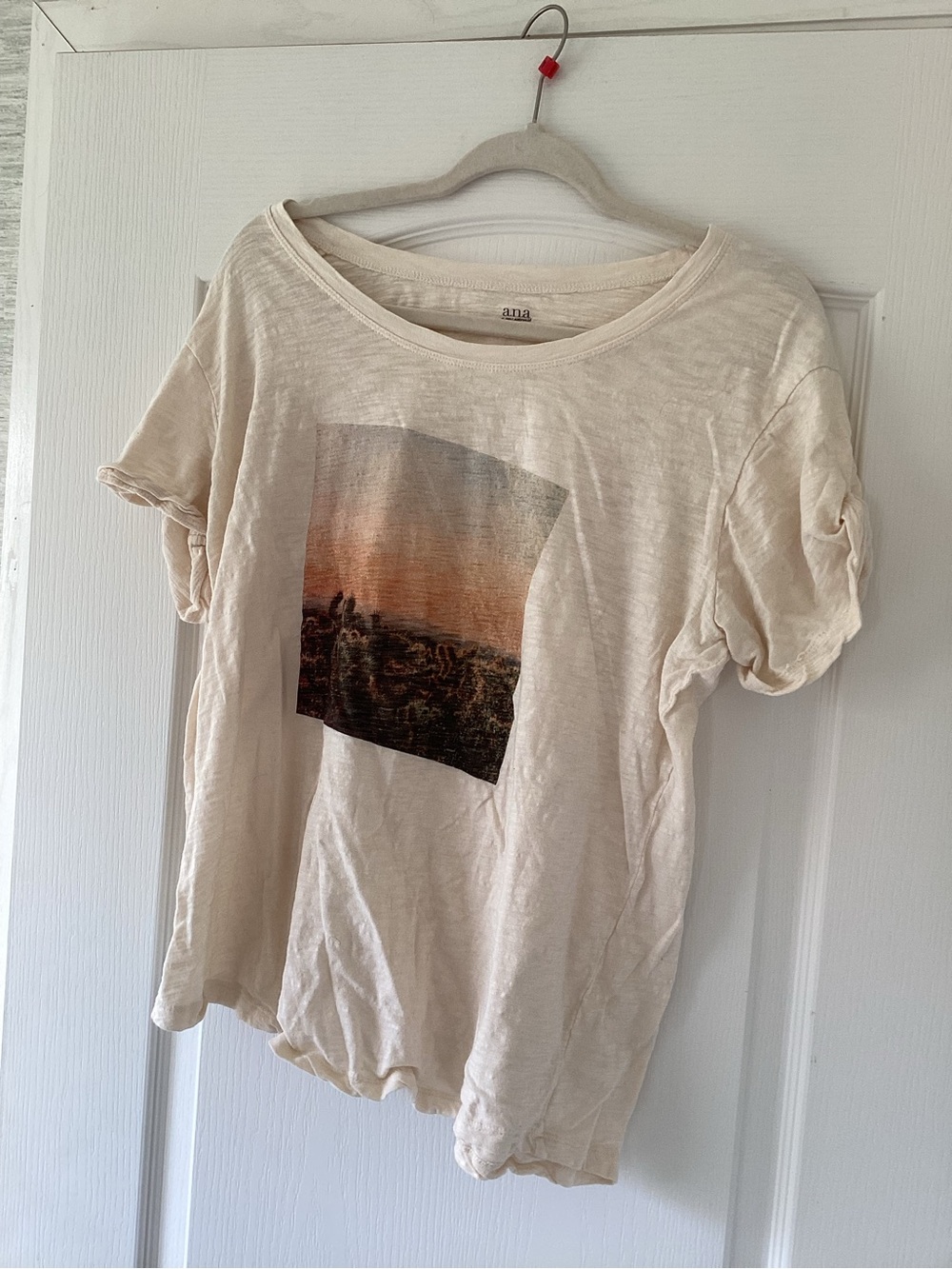 a.n.a Cream Short Sleeve Graphic Tee with Sunset Print XL EUC